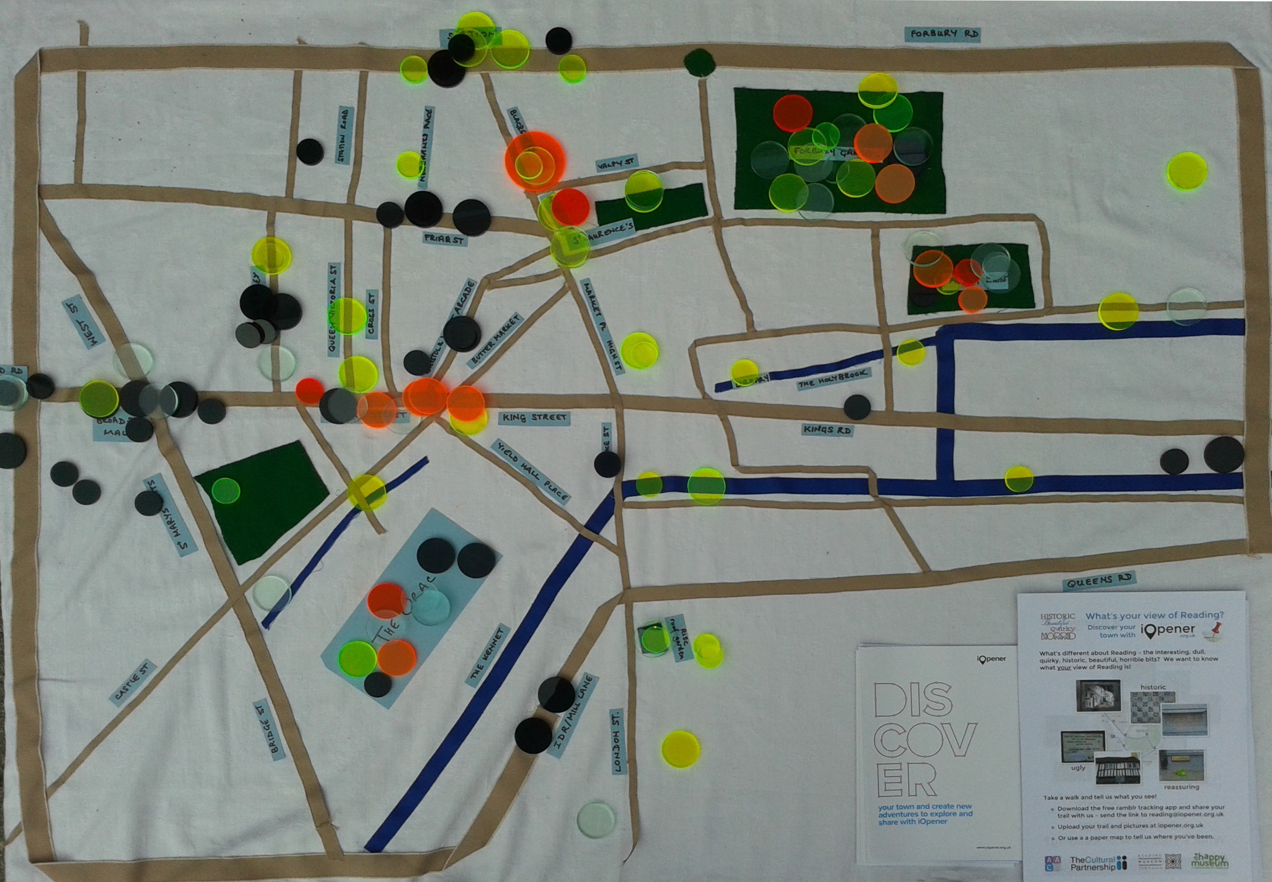Simple table cloth map of central Reading showing good & bad trail points placed by participants 21/3/15